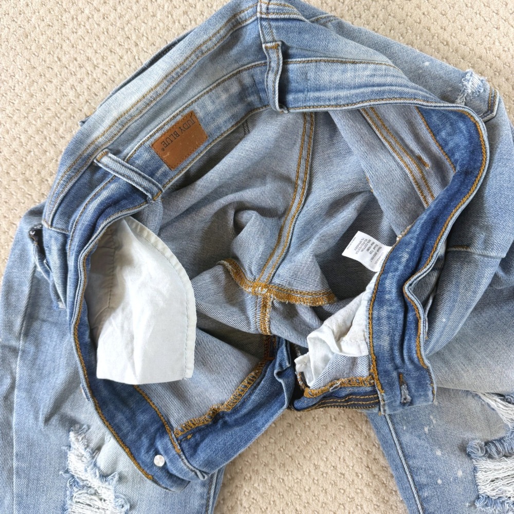 Judy Blue Boyfriend Jeans 7/28 Distressed RawHem Bleach Splatter Thrashed Ripped - Picture 8 of 10
